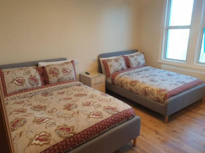London Luxury 2 bedroom flat 4 mins to Ilford Stn Sleeps x8 Free Parking, Ilford
